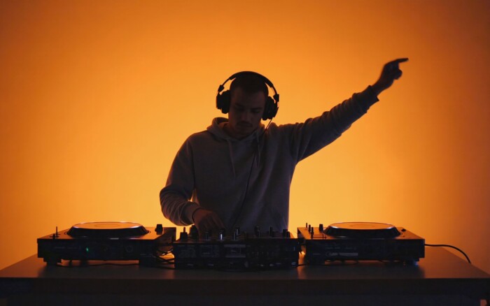 WARM Establishes Global Benchmark in Radio Monitoring, Empowering Labels and Artists