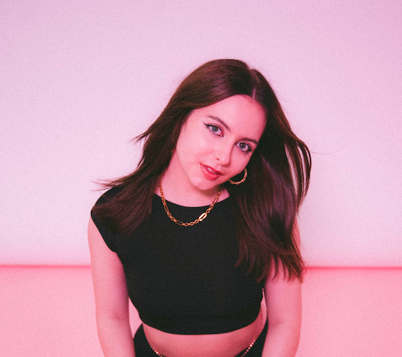 Fresh new talent and radio tastemaker Niamh drops debut single ‘The Golden Ratio’, out 25th July