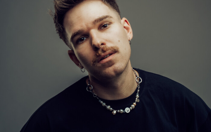 Fast-rising Talent Ely Oaks Delivers Explosive Remix of James Hype’s “Waterfalls” ahead of his US and European Tour
