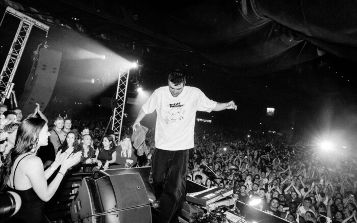 Fred again..’s USB002 Lyon Set with Floating Points & Caribou Streaming All Day on Apple Music Club Radio